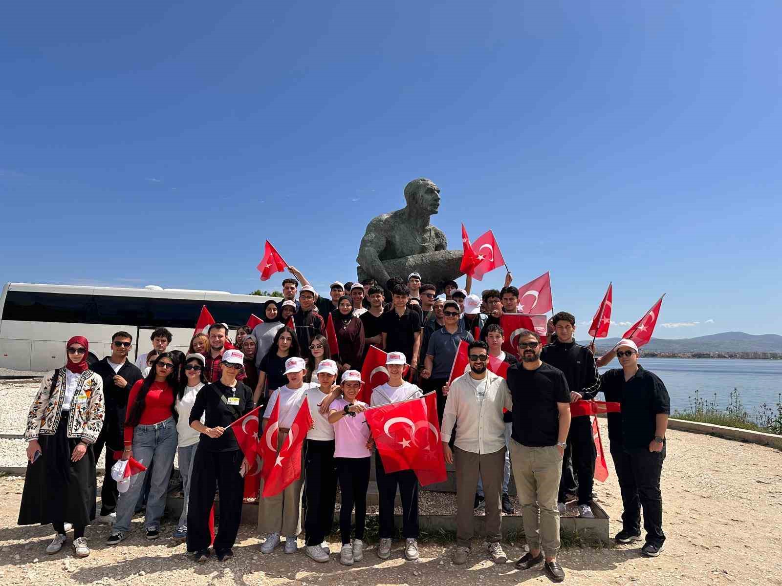 esenyurtlu gencler 19 mayista tarihle bulustu 2 VVEhSAIJ
