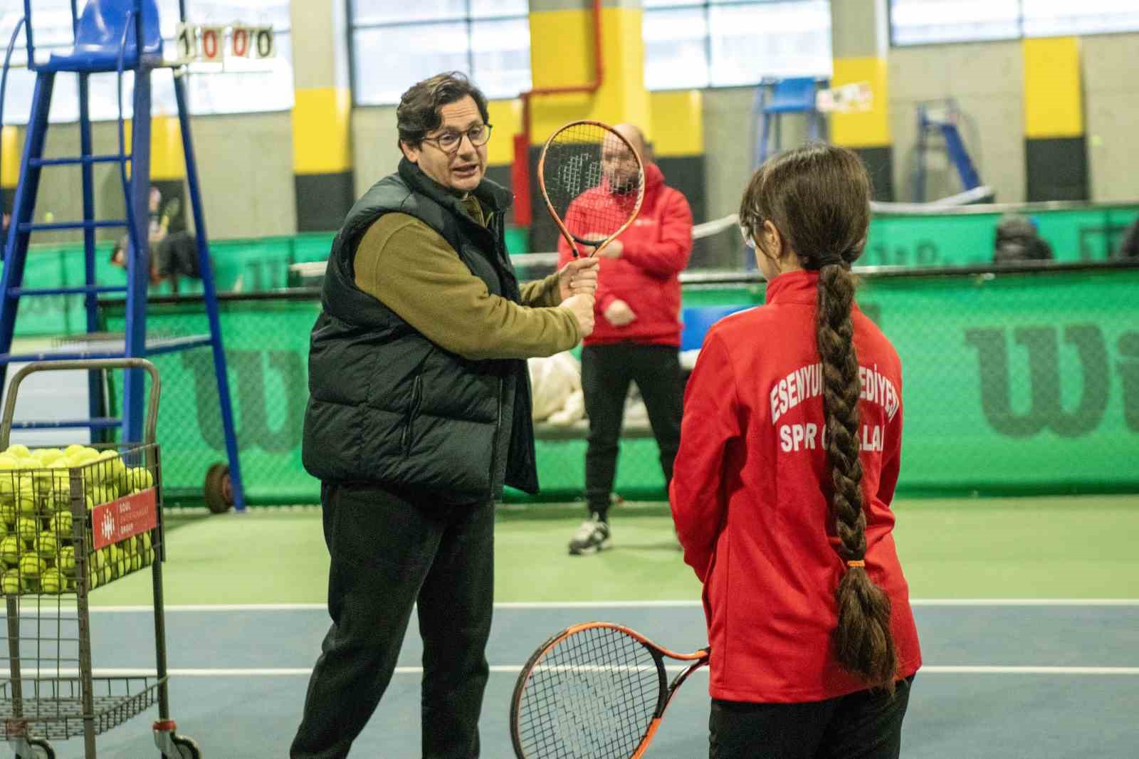 esenyurtlu ogrenciler avrupanin en buyuk tenis akademilerinden birini ziyaret etti 1 zsdwuiyj