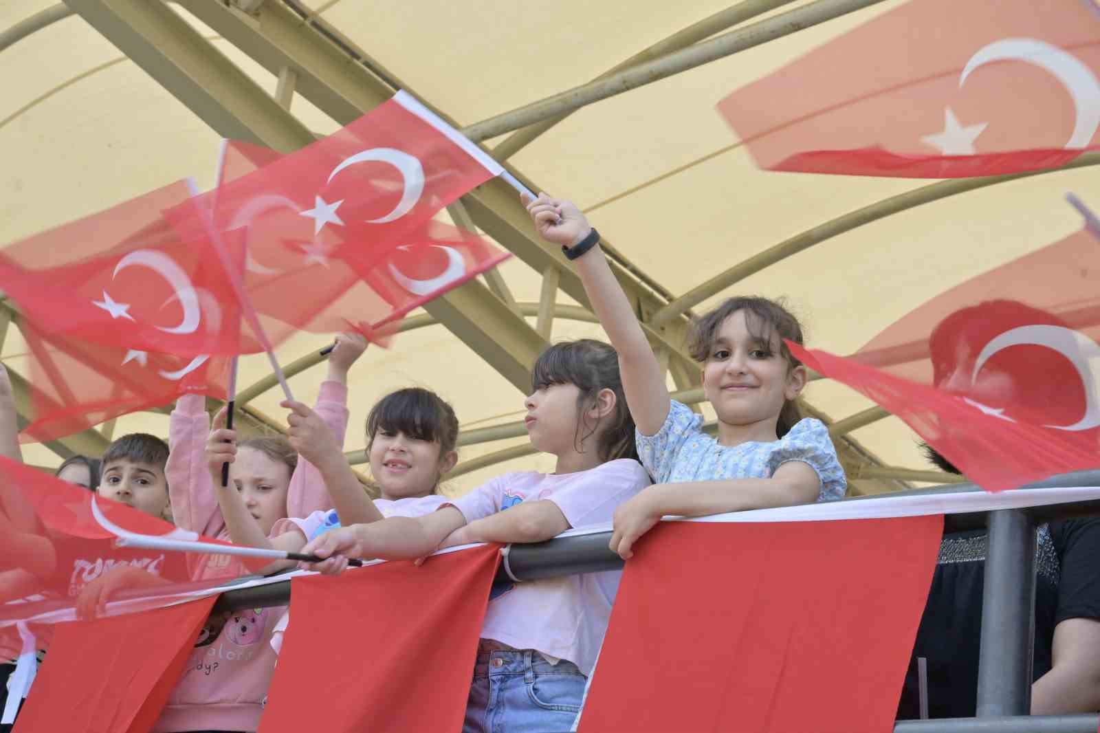 esenyurtta 19 mayis ataturku anma genclik ve spor bayrami coskuyla kutlandi 3 r9aAi6t9