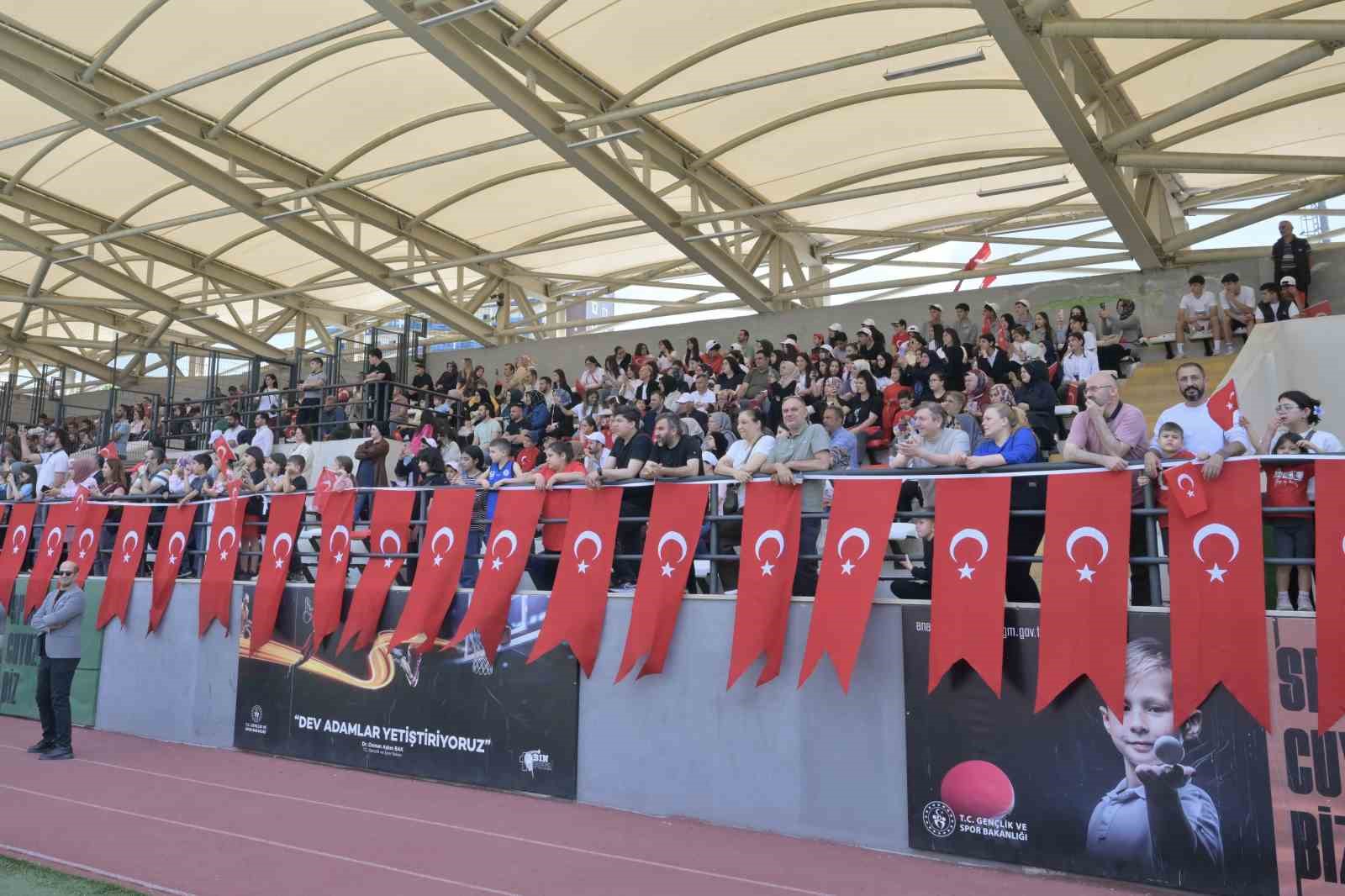 esenyurtta 19 mayis ataturku anma genclik ve spor bayrami coskuyla kutlandi 4
