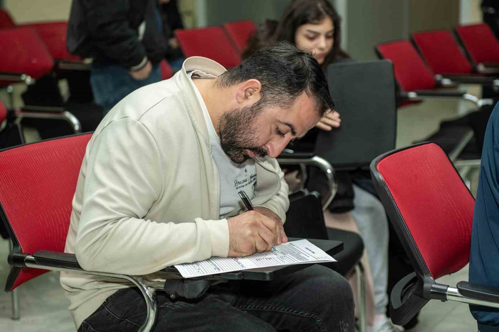 esenyurtta 3 aralik dunya engelliler gununde istihdam koprusu 20 firma yuzlerce umut 2 llHBtugV