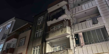 esenyurtta-3-katli-binanin-catisi-alev-alev-yandi-hx8vLjZh.jpg