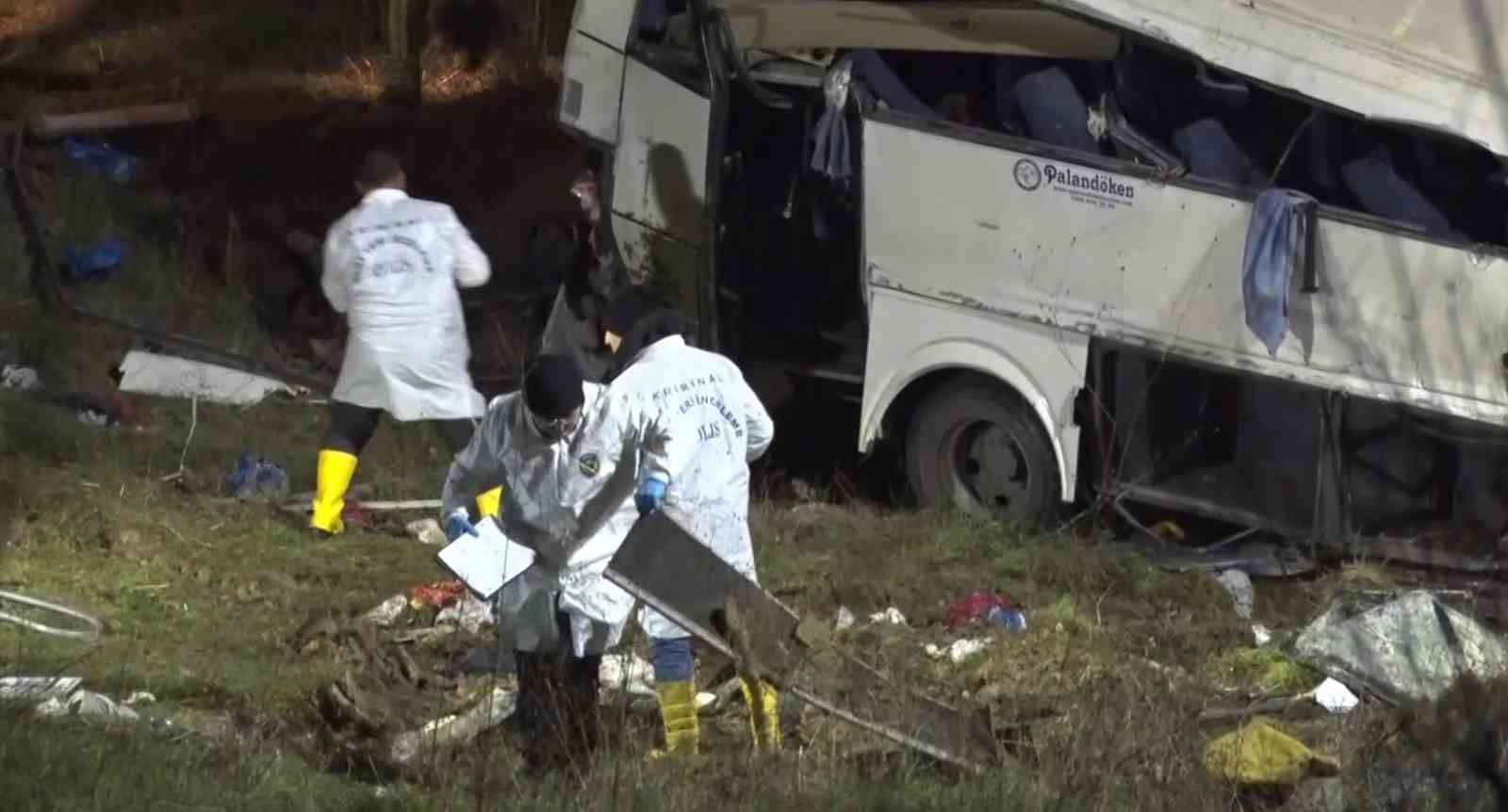 Esenyurt’ta 4 kişinin öldüğü kazaya ilişkin konuşan vatandaş: "İlk defa böyle bir kaza oldu" 4 esenyurtta 4 kisinin oldugu kazaya iliskin konusan vatandas ilk defa boyle bir kaza oldu RYJBWqva