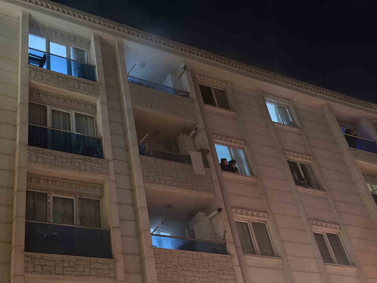 Esenyurt’ta 5 katlı binada yangın paniği: Bina tahliye edildi 4 esenyurtta 5 katli binada yangin panigi bina tahliye edildi 0 KcyZLXAK