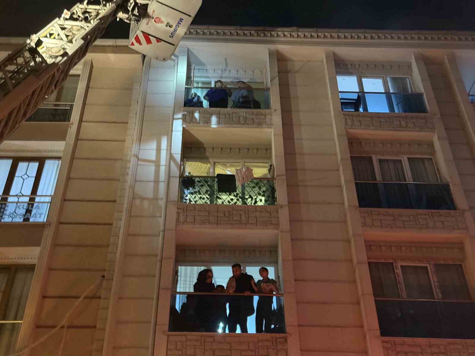 Esenyurt’ta 5 katlı binada yangın paniği: Bina tahliye edildi 5 esenyurtta 5 katli binada yangin panigi bina tahliye edildi 1 G7d4OWk7