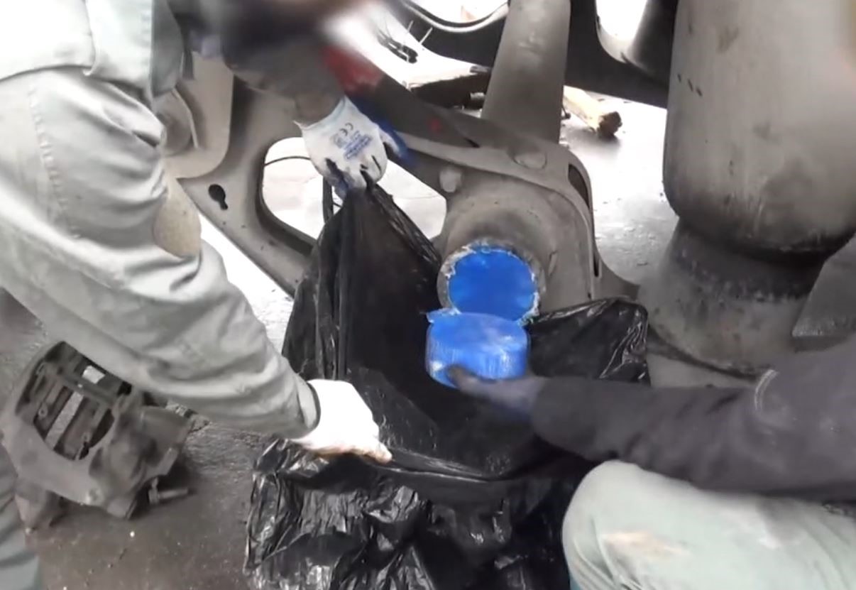 Esenyurt’ta ağır tonajlı aracın jantından 54 kilo uyuşturucu çıktı 4 esenyurtta agir tonajli aracin jantindan 54 kilo uyusturucu cikti 0