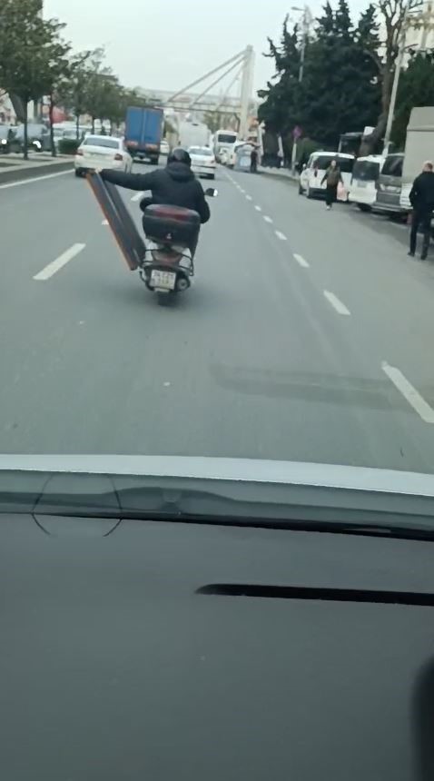 esenyurtta akan trafikte hayrete dusuren goruntu 0 g7qXvVBw