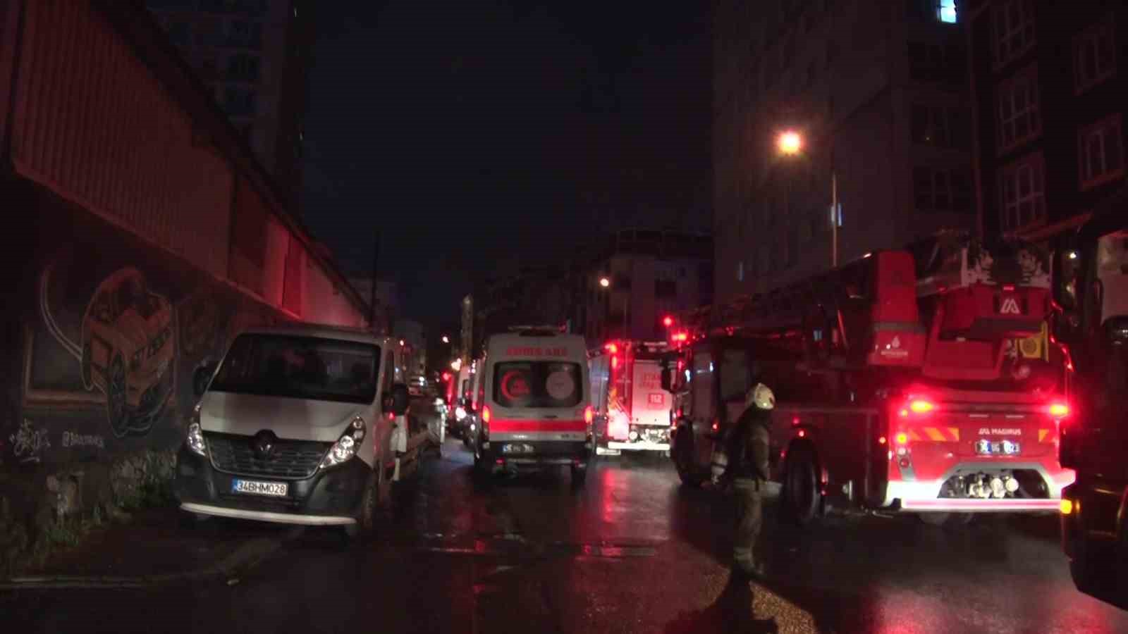 esenyurtta apartmanda cikan yanginda 4 kisi dumandan etkilendi 5 EqlupAXU