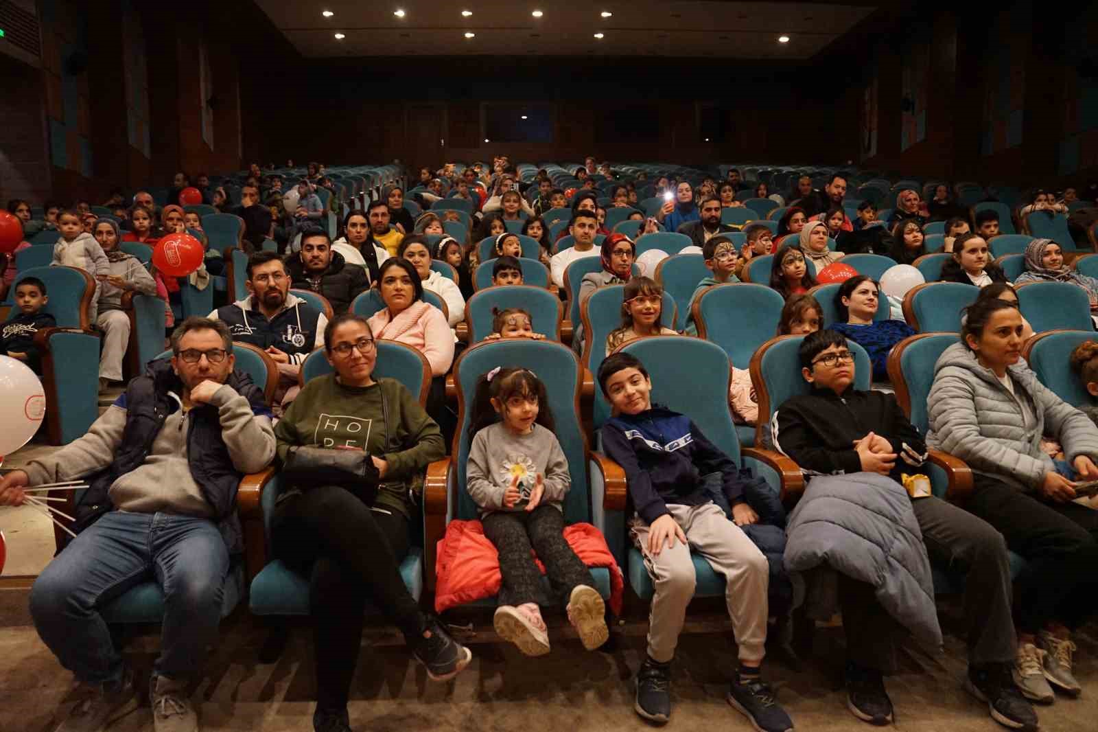 Esenyurt’ta ara tatil şenliği coşkusu: Çocuklar doyasıya eğlendi 6 esenyurtta ara tatil senligi coskusu cocuklar doyasiya eglendi 2 qhlGim4D