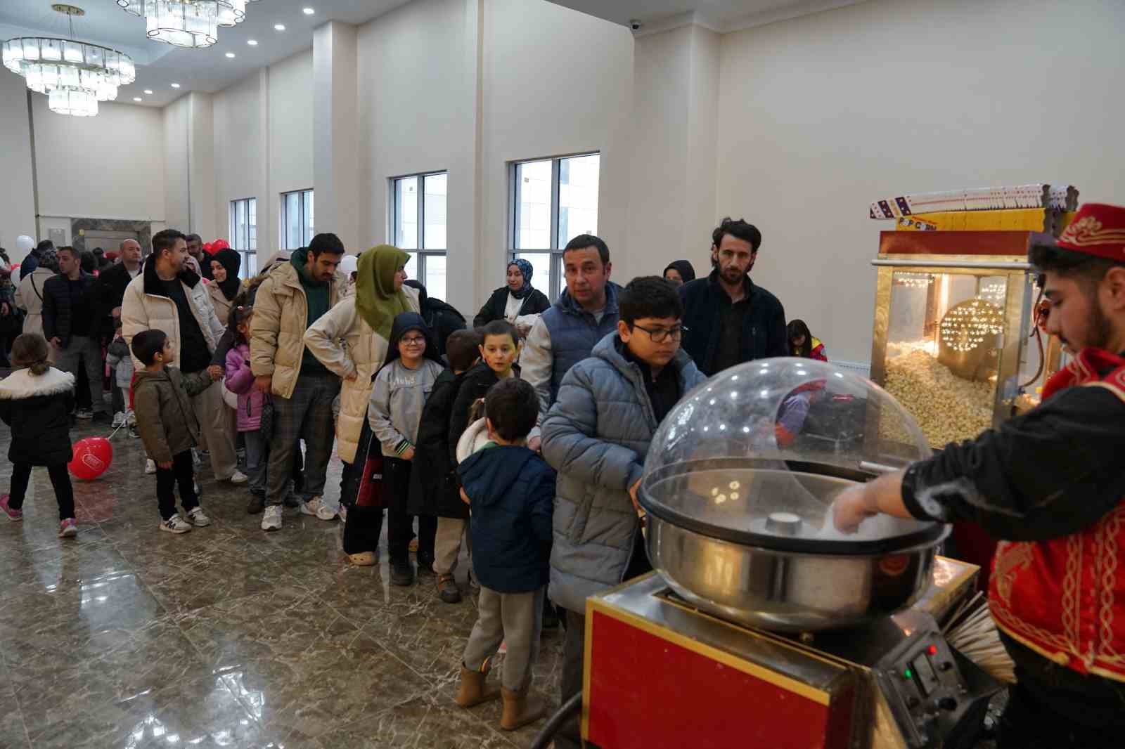 Esenyurt’ta ara tatil şenliği coşkusu: Çocuklar doyasıya eğlendi 7 esenyurtta ara tatil senligi coskusu cocuklar doyasiya eglendi 3