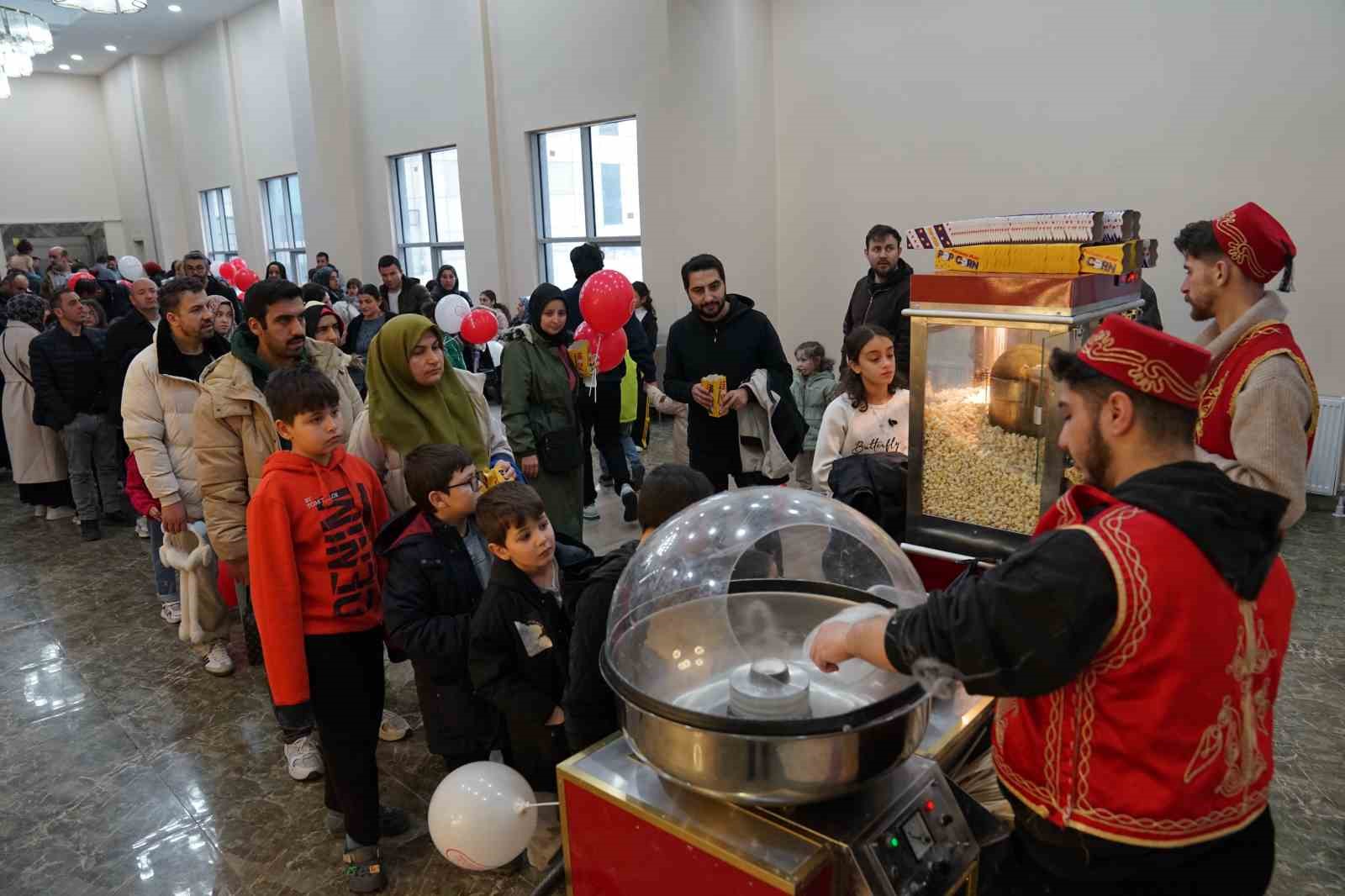 Esenyurt’ta ara tatil şenliği coşkusu: Çocuklar doyasıya eğlendi 8 esenyurtta ara tatil senligi coskusu cocuklar doyasiya eglendi 4 dpLgwbNy