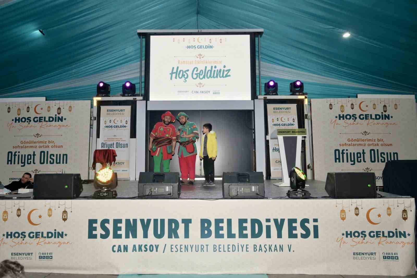 esenyurtta baskan vekili can aksoy ilk iftarini sehit ailesiyle acti 11 ugynaRV8