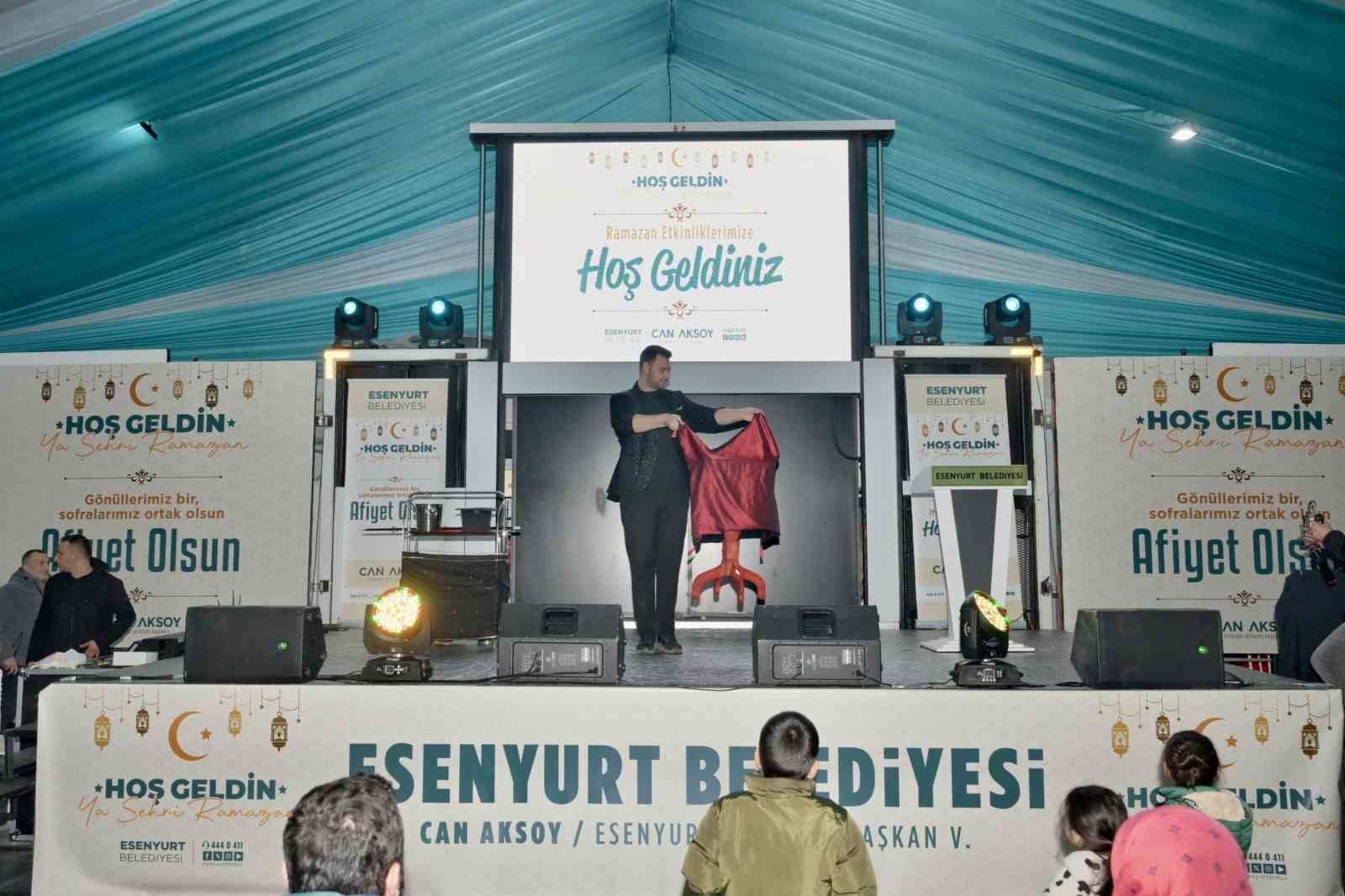 esenyurtta baskan vekili can aksoy ilk iftarini sehit ailesiyle acti 12 K4vLruTw