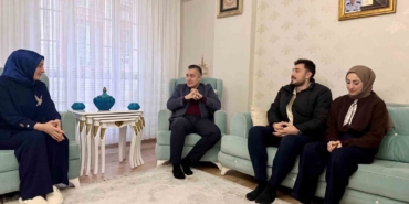 esenyurtta-baskan-vekili-can-aksoy-ilk-iftarini-sehit-ailesiyle-acti-3XPLBY5R.jpg