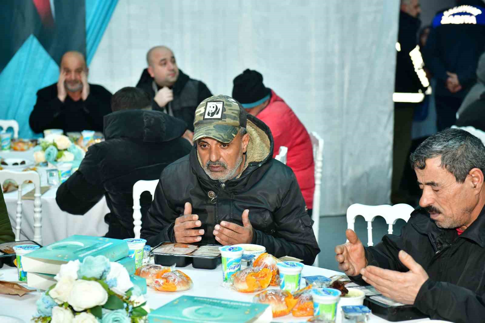esenyurtta baskan vekili can aksoy ilk iftarini sehit ailesiyle acti 6 uDPfKqXy