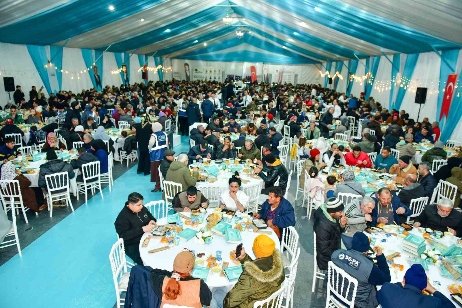 esenyurtta baskan vekili can aksoy ilk iftarini sehit ailesiyle acti 7 hSupNECy