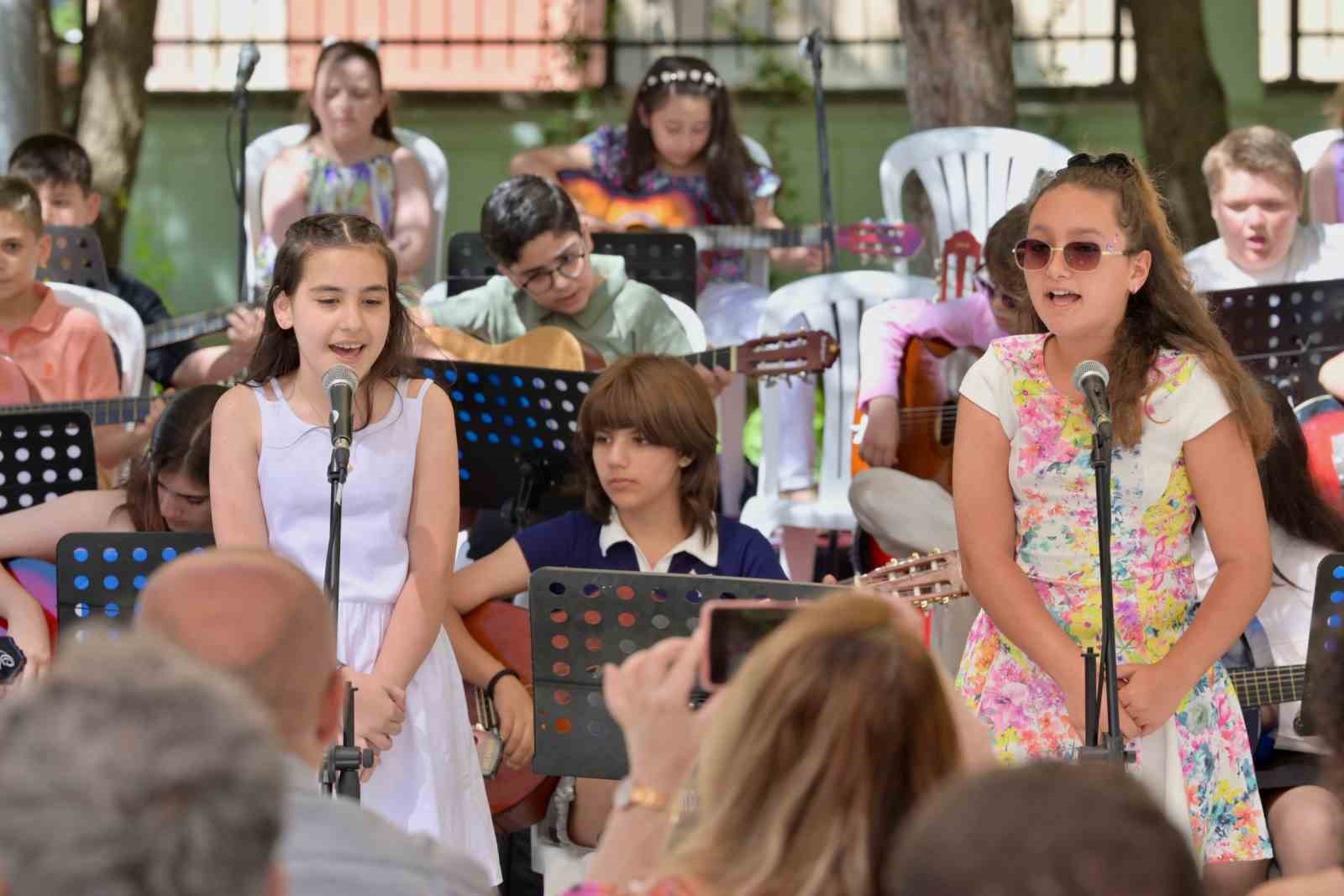 esenyurtta belediye kurslari meyvesini verdi kursiyerlerden unutulmaz konser 0