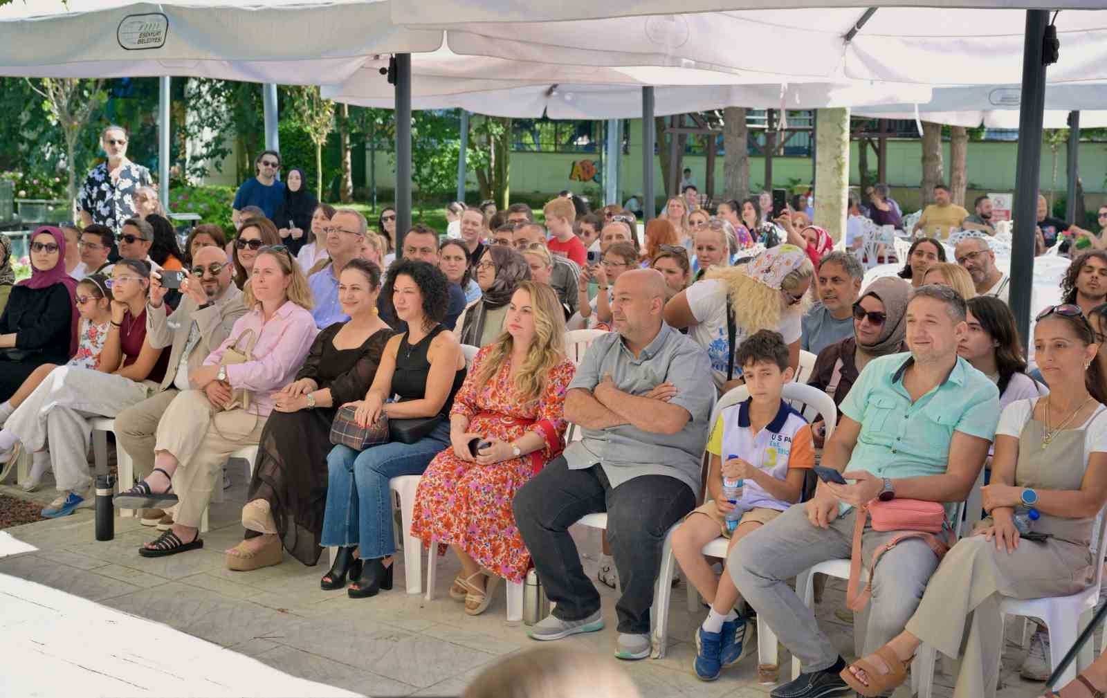esenyurtta belediye kurslari meyvesini verdi kursiyerlerden unutulmaz konser 2