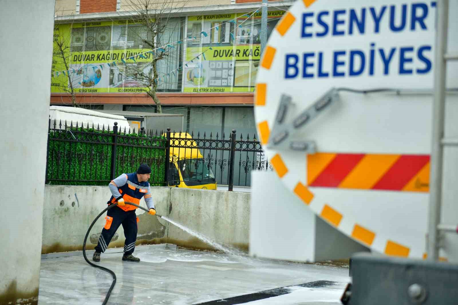 esenyurtta camiler ramazana hazir camiler dip kose temizleniyor 4