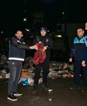 esenyurtta-copten-servet-cikti-1-milyon-200-bin-tllik-altin-sahibine-teslim-edildi-bRNBZ2Mh.jpg