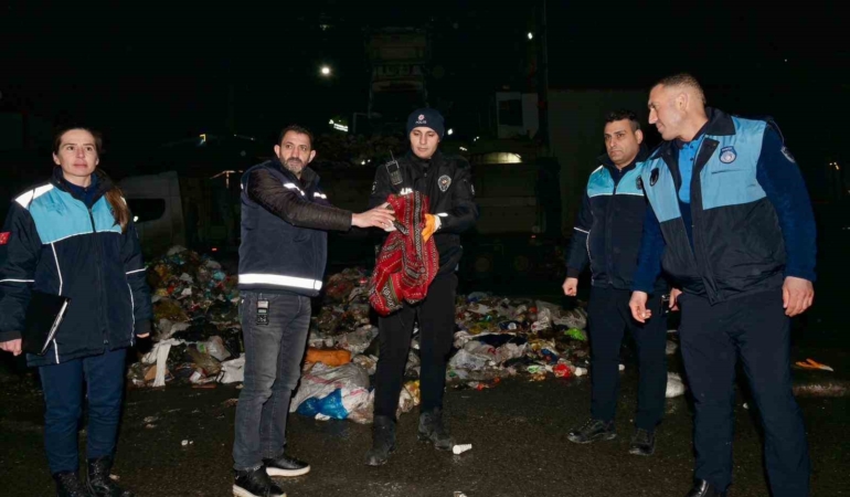 esenyurtta-copten-servet-cikti-1-milyon-200-bin-tllik-altin-sahibine-teslim-edildi-bRNBZ2Mh.jpg