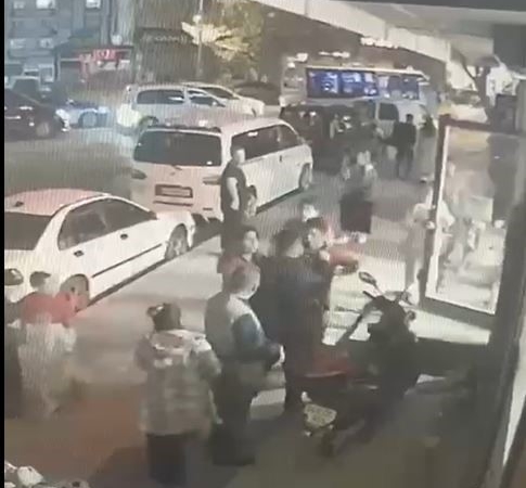 esenyurtta-engelli-adama-bicakli-saldiri-kamerada-LVkMbIKS.jpg