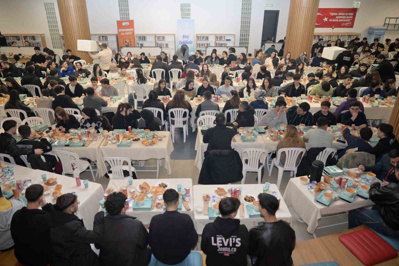 esenyurtta genclerle iftar bulusmasi 0 5ywvv6b1