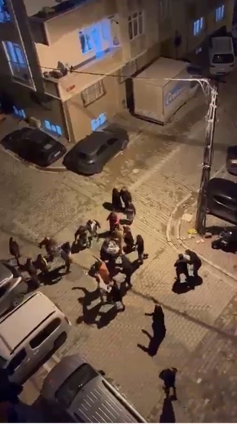 esenyurtta gurultu nedeniyle ortalik karisti ev basip hamile kadini dovduler 0 dXU8PZik