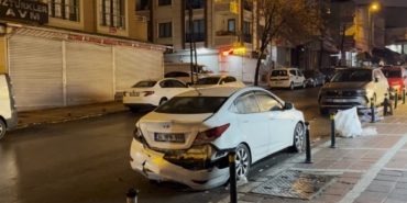 esenyurtta-hafif-ticari-aracin-carptigi-adam-yaralandi-o-anlar-kamerada-eyjgvUKs.jpg