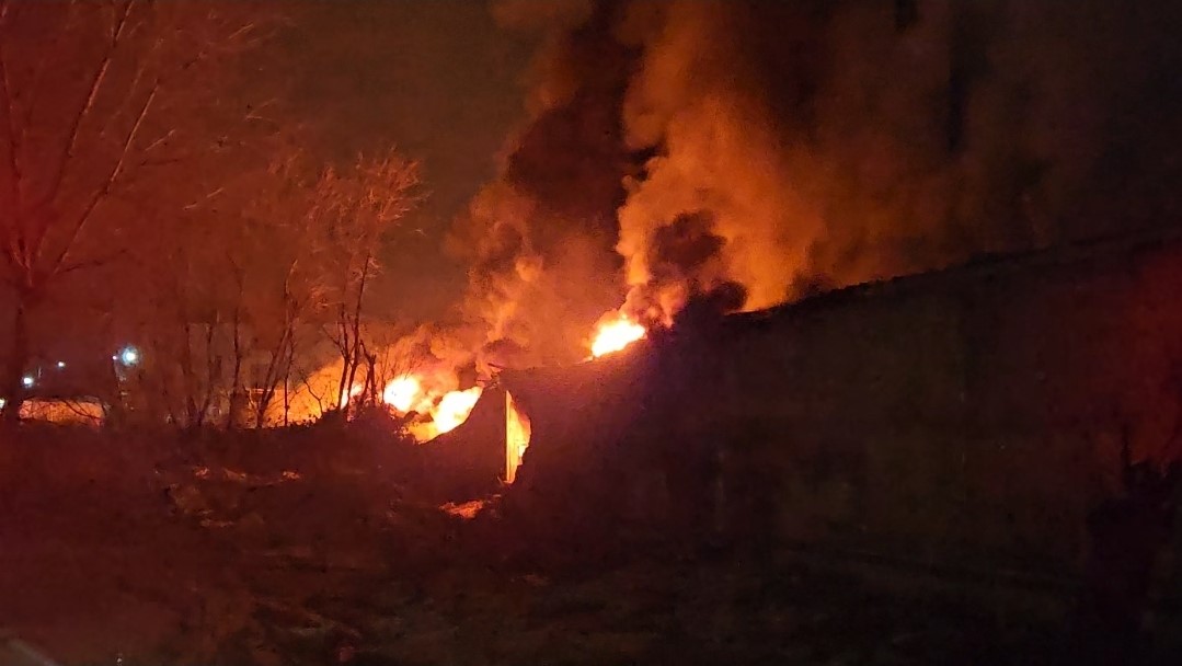 esenyurtta hirdavat fabrikasinda baslayan yangin genis alana sicradi 3 P4vSrW5E