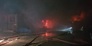 esenyurtta-hirdavat-fabrikasinda-baslayan-yangin-genis-alana-sicradi-K5UtRKui.jpg