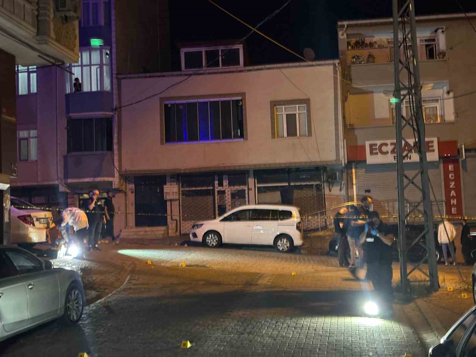 Esenyurt’ta iki grup arasında silahlı çatışma kamerada 5 esenyurtta iki grup arasinda silahli catisma kamerada 1 itLlJwew