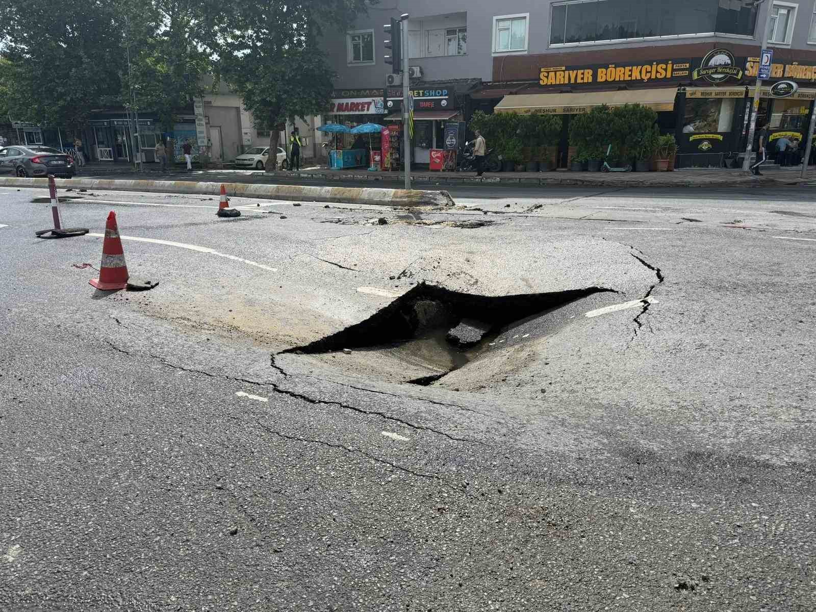 esenyurtta iskinin boru hatti patladi yol coktu cadde gole dondu 0