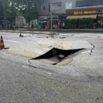 esenyurtta-iskinin-boru-hatti-patladi-yol-coktu-cadde-gole-dondu-51QJrIZM.jpg