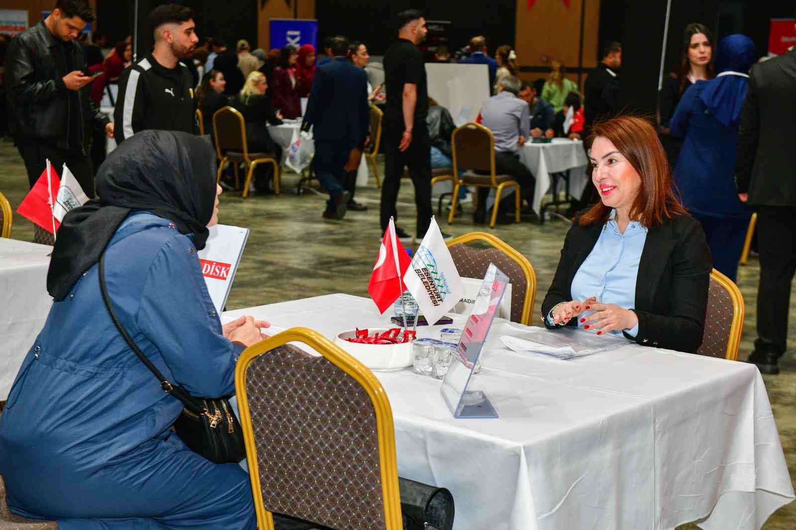 Esenyurt’ta İstihdam Seferberliği: firmalar ve vatandaşlar aynı çatıda 5 esenyurtta istihdam seferberligi firmalar ve vatandaslar ayni catida 1 N6M1NrUe