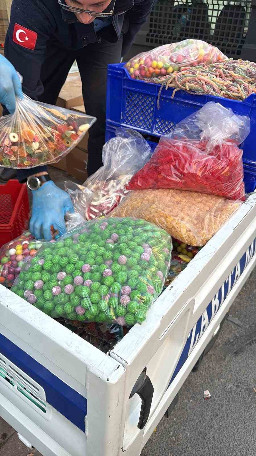esenyurtta kacak sekerleme atolyesine baskin 9 ton 400 kilo urun imha edildi 0 BMngwjKq