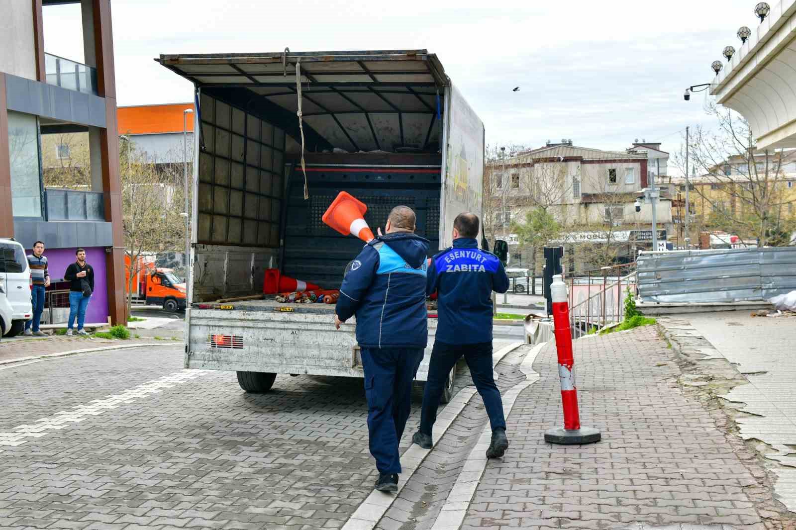 esenyurtta kaldirim isgallerine zabita engeli 3 FnlEDsSp