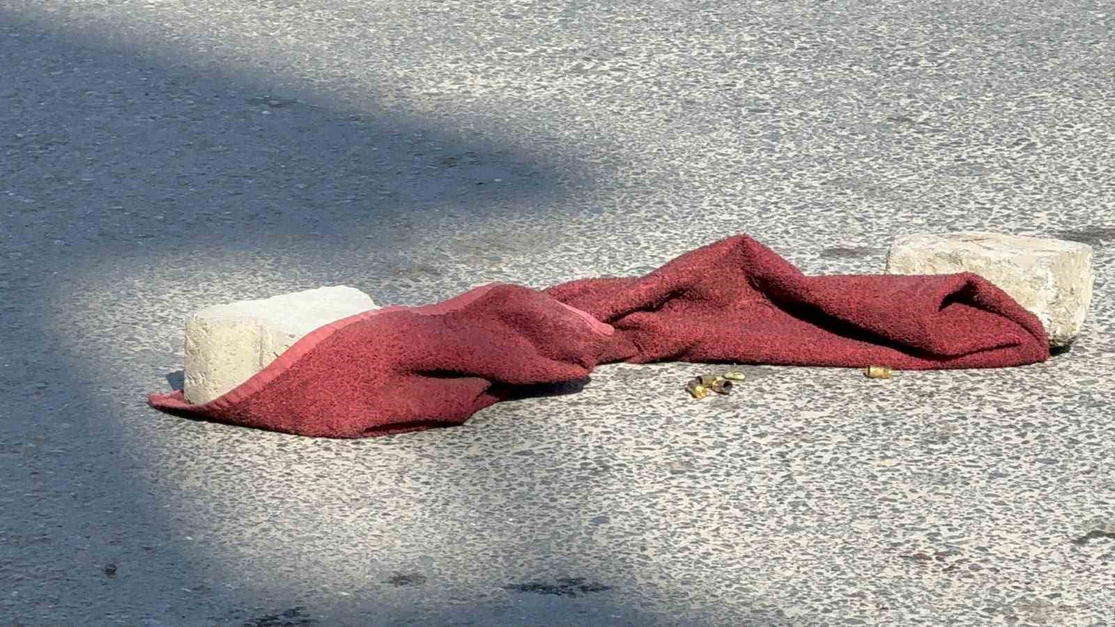 Esenyurt’ta kanlı pusu: 2 kişi silahla vuruldu 4 esenyurtta kanli pusu 2 kisi silahla vuruldu 0 jaUugiwe