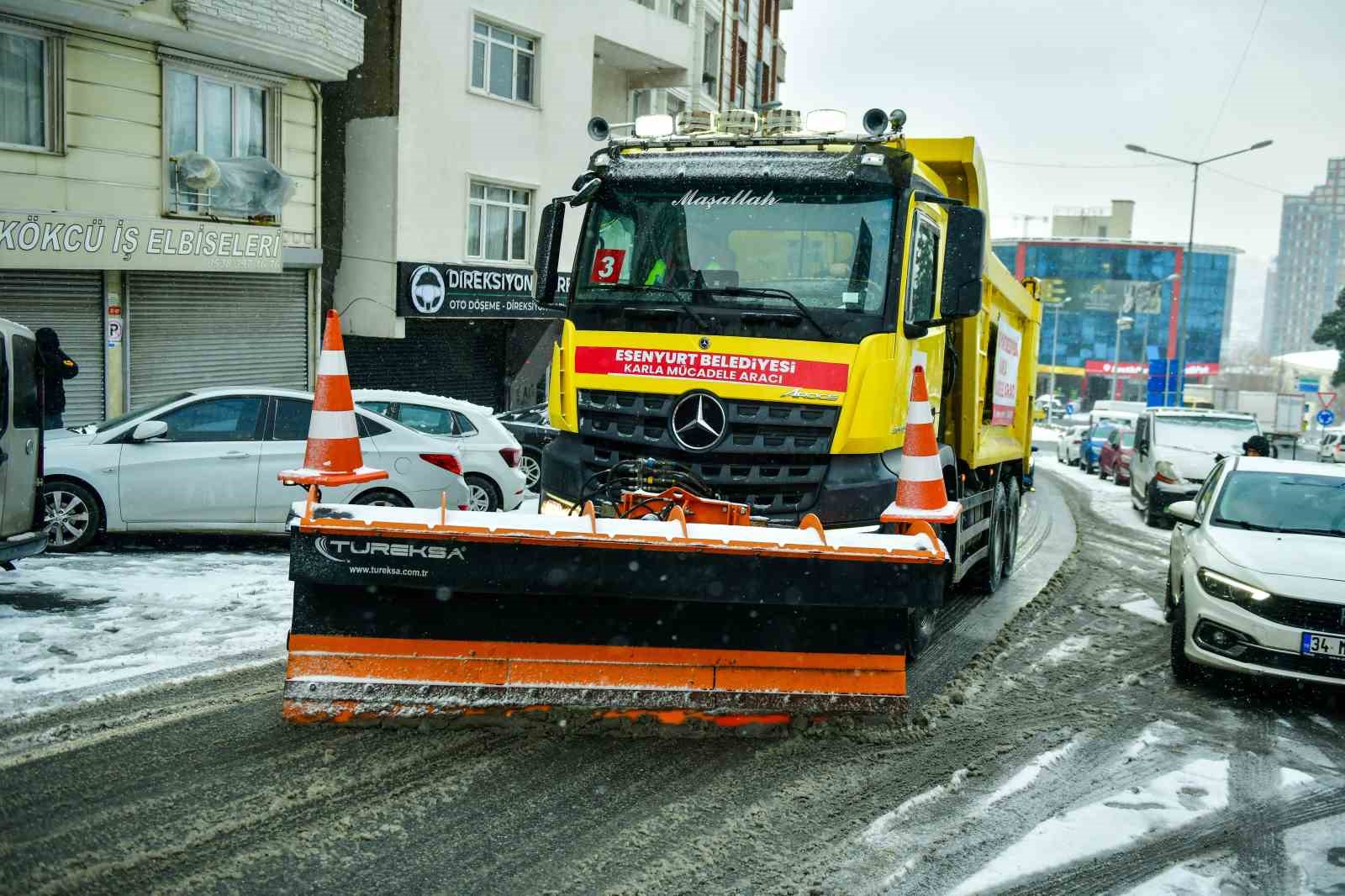 esenyurtta karla mucadele calismalari araliksiz suruyor 1 bYj5tvBr