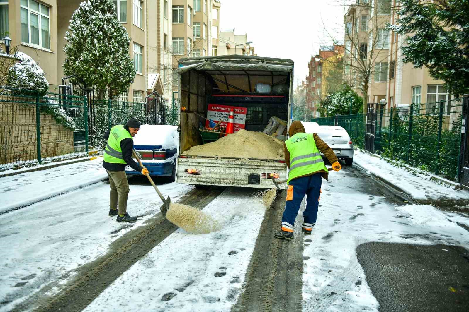 esenyurtta karla mucadele calismalari araliksiz suruyor 2 N3pyJ2Rd