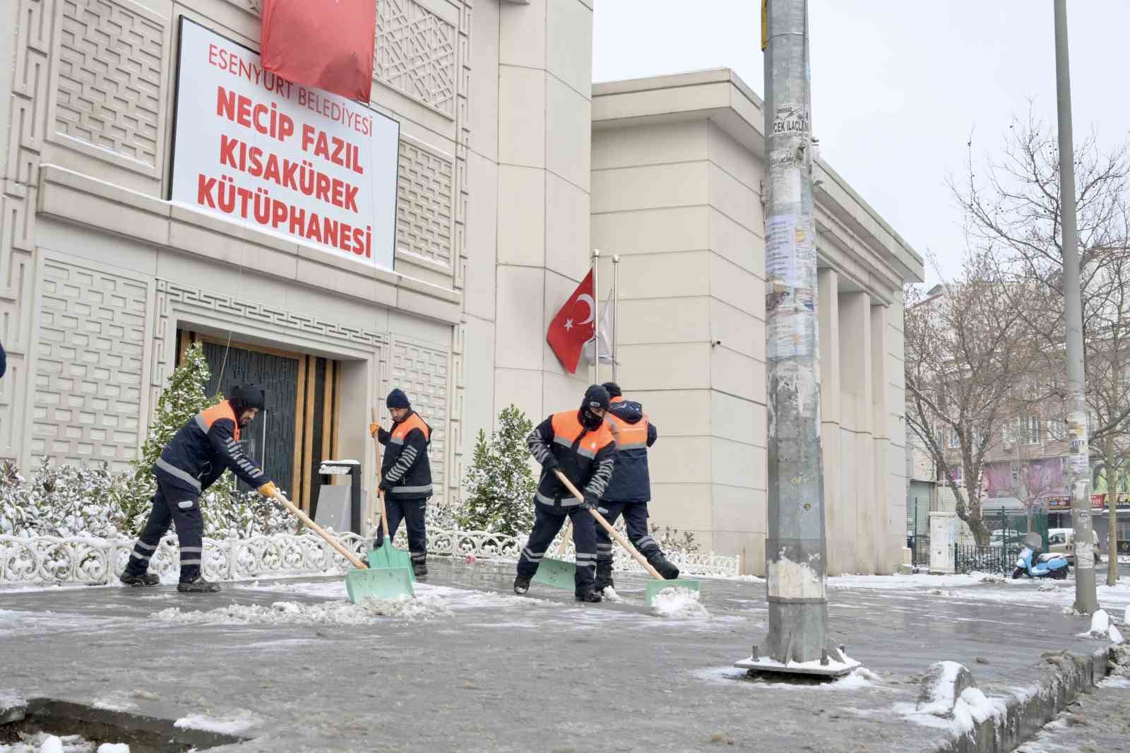 esenyurtta karla mucadele calismalari araliksiz suruyor 4 f2D9HLMj