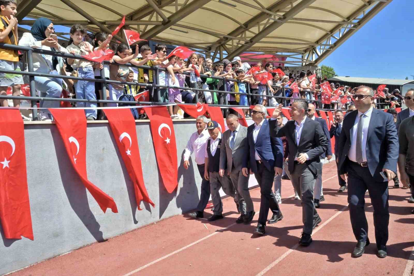 esenyurtta karne coskusu binlerce cocuk yaz tatiline senlikle merhaba dedi 5 vEAG63lE