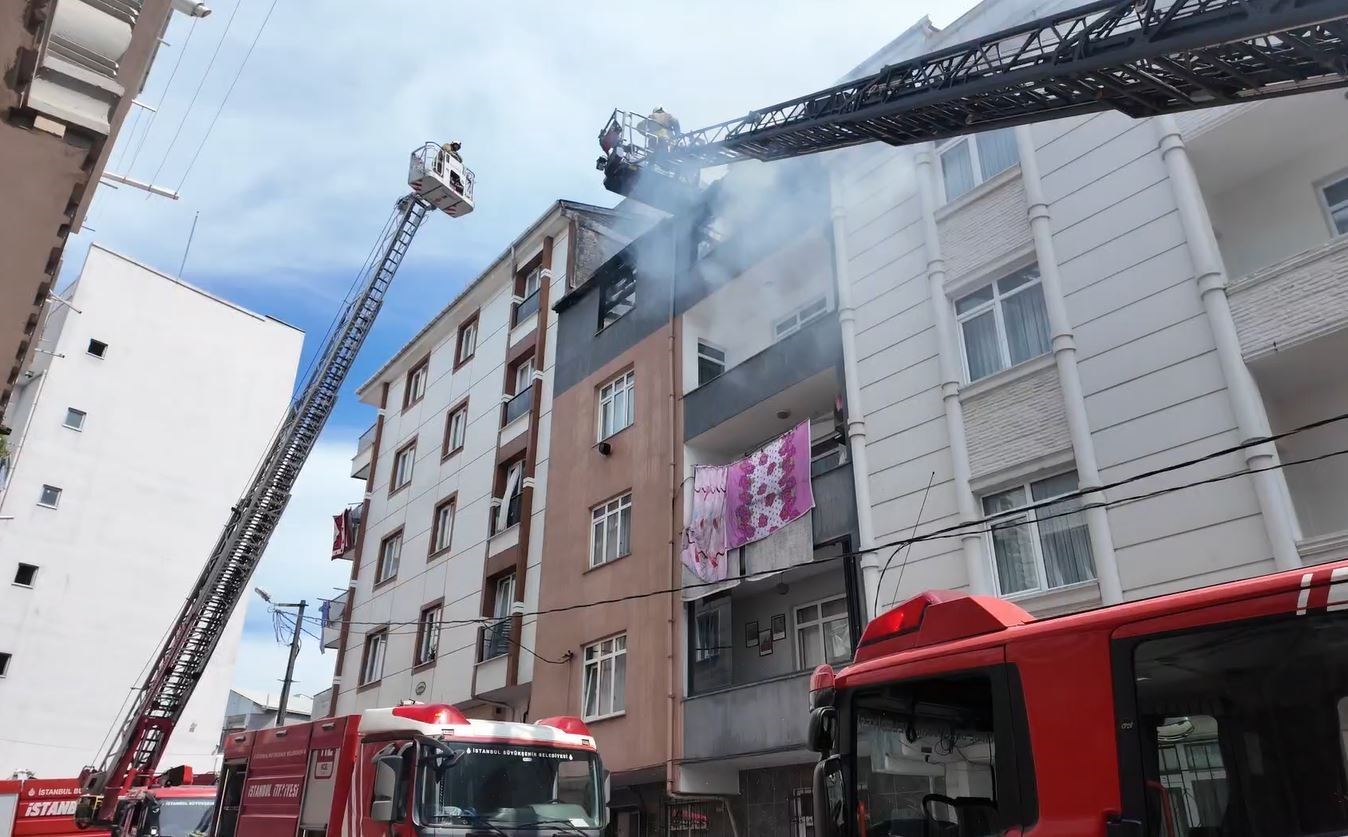 esenyurtta korkutan cati yangini 4 binanin catisina sicradi 3 uLi1KRYi