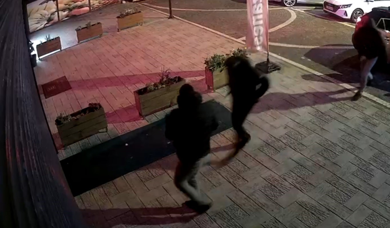 esenyurtta kuyumcu soygunu girisimi kamerada hirsizlar alarm calinca boyle kacti 0 KKrJl1s2