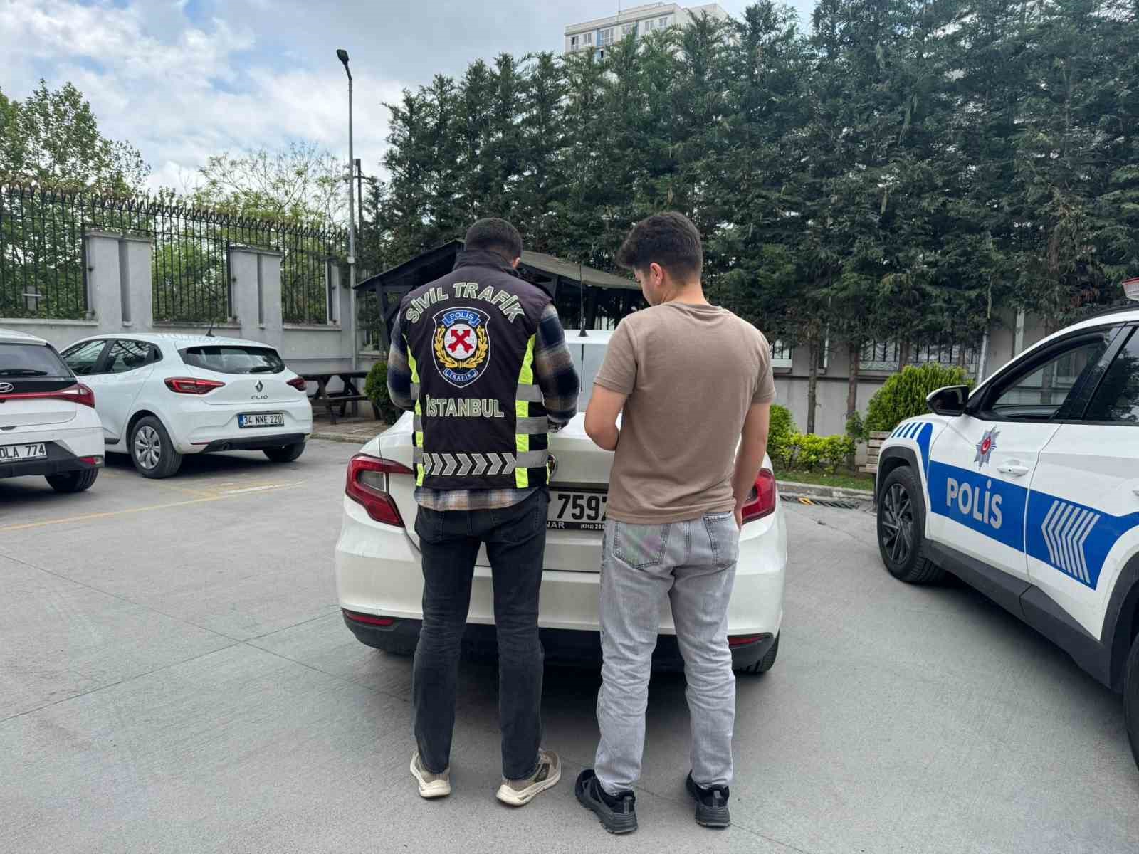 esenyurtta makas atan surucuye 96 bin tl ceza ehliyetine ve araca el konuldu 0 Cp17ruS9