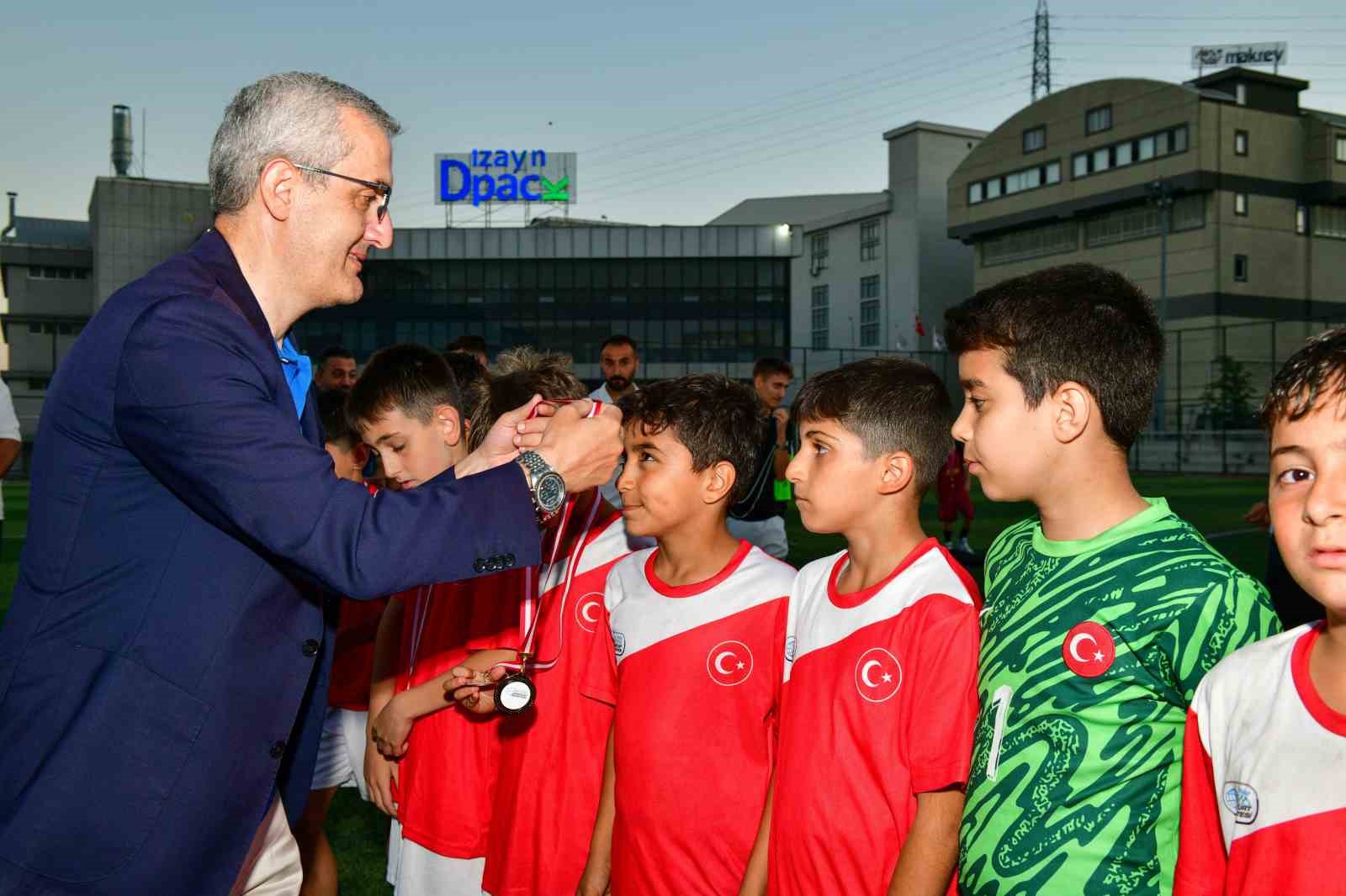 Esenyurt’ta minik kramponlardan büyük final 8 esenyurtta minik kramponlardan buyuk final 4 KE5F2rKf