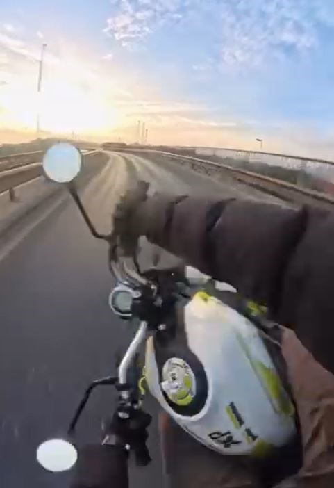 esenyurtta motosiklet kazasi kamerada 1 KnIq6UQI