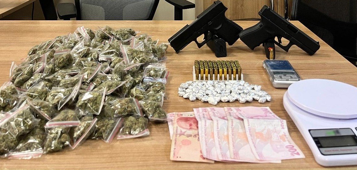 esenyurtta nefes kesen uyusturucu operasyonu 450 gram uyusturucu ele gecirildi 0 ajAESdVT