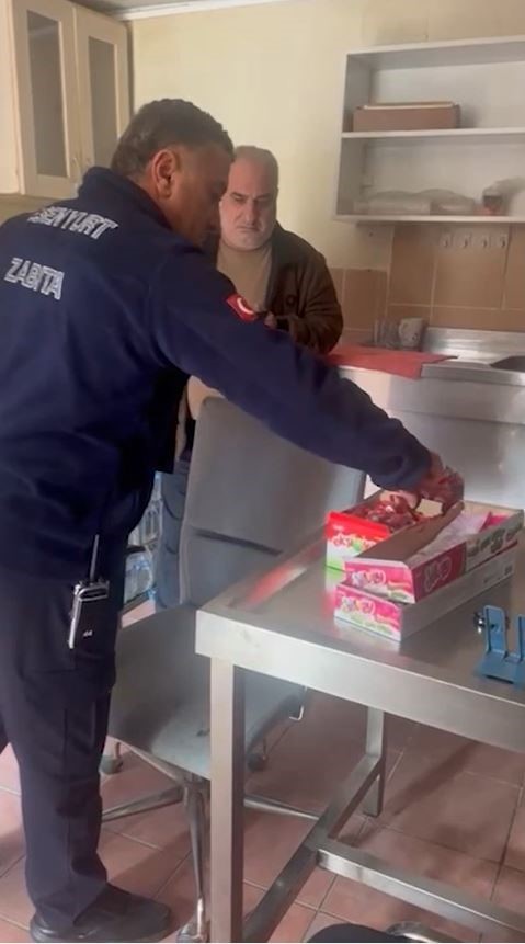 Esenyurt’ta okul kantinlerine sıkı denetim: Kurallara uymayan kantin mühürlendi 4 esenyurtta okul kantinlerine siki denetim kurallara uymayan kantin muhurlendi 0 q4IXdVTm
