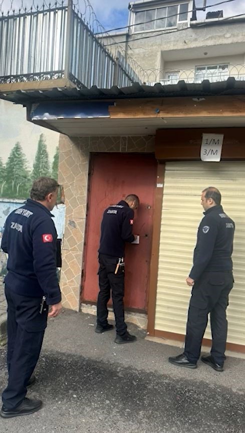 Esenyurt’ta okul kantinlerine sıkı denetim: Kurallara uymayan kantin mühürlendi 5 esenyurtta okul kantinlerine siki denetim kurallara uymayan kantin muhurlendi 1 vs8sYtZi